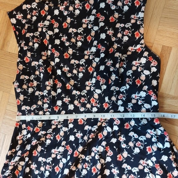 French Connection Dress, Size US 10, Black with White, Red and Coral Flowers - Picture 5 of 6
